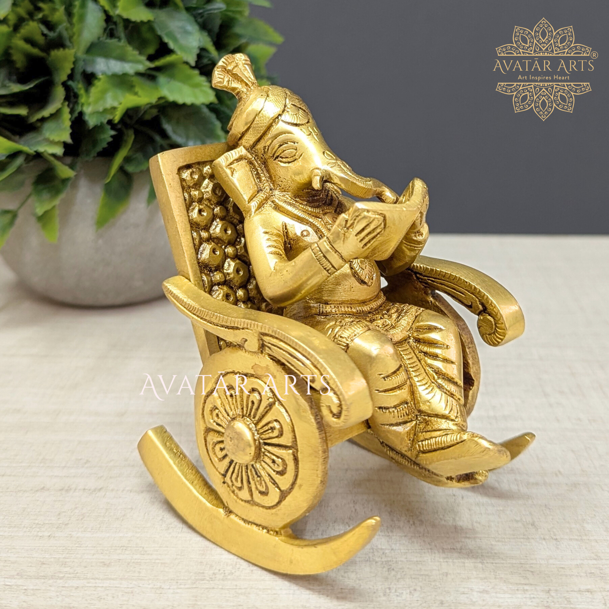 Rocking Chair Ganesha / Vidya Ganpathi